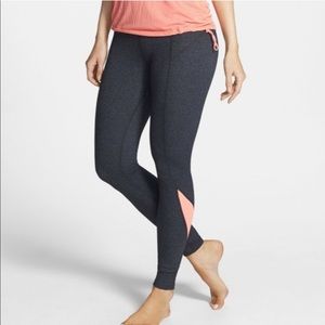 BEYOND YOGA Elevate Leggings Gray Pink